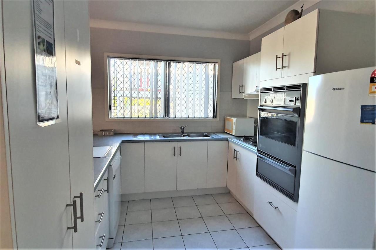Villa Venezia Apt 3 - Spacious Hervey Bay Beachfront Apartment Buitenkant foto